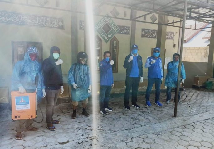 Partai Demokrat Butur Semprot Disinfektan di Sejumlah Tempat Keramaian