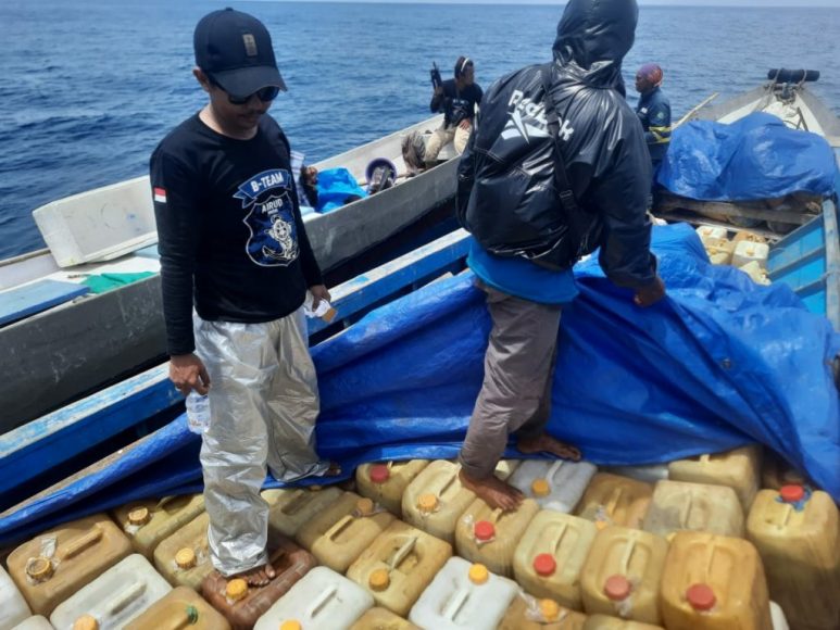 Polisi Amankan 8 Ton Minyak Tanah di Perairan Labengki Konut