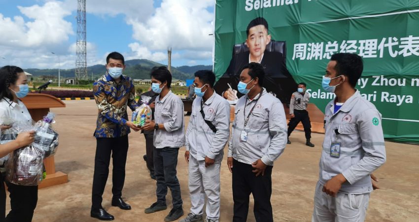 VDNI dan OSS Bagikan Puluhan Ribu Parcel Lebaran kepada Karyawan dan Masyarakat