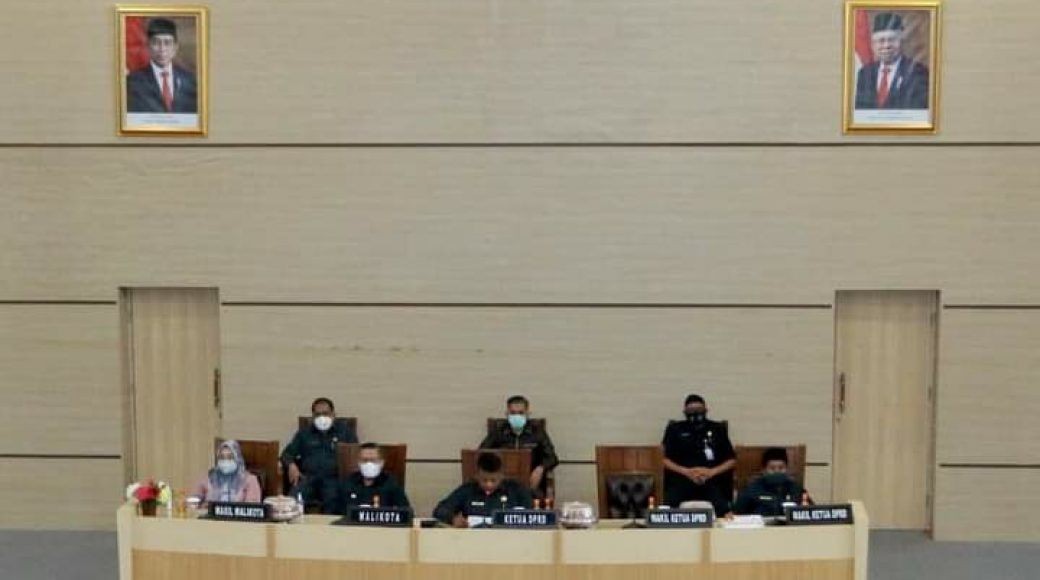 Persetujuan Bersama Pendapat Akhir Fraksi DPRD dan Pemkot Kendari