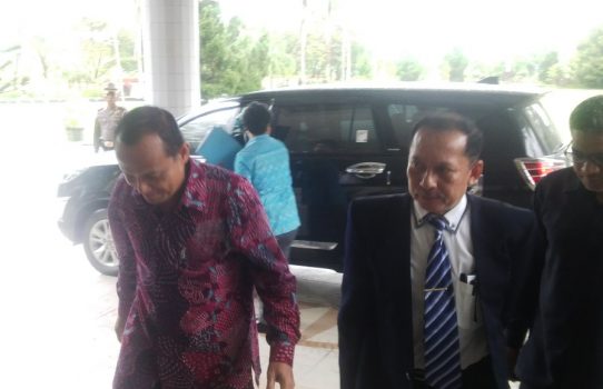 Sejumlah anggota senat Universitas Haluoleo menghadiri pemilihan rektor UHO. FOTO : BAIM