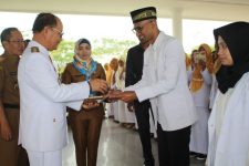 202 SK PNS Bidan dan Dokter PTT Terima SK Dari Bupati