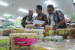 Inspeksi mendadak (Sidak) yang dilakukan Disperindag probolinggo di sejumlah swalayan jelang idul fitri. FOTO : ASL