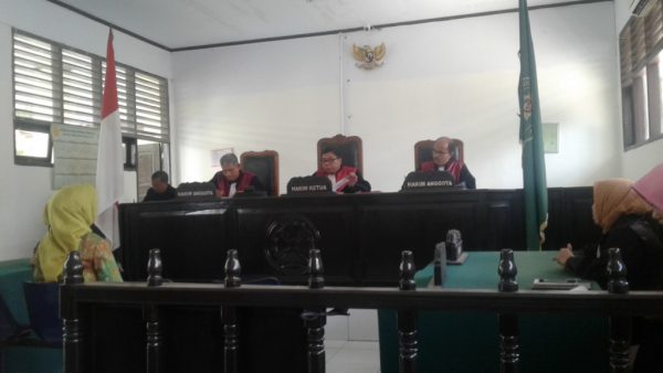 Sidang lanjutan yang melibatkan kakak kandung mantan Bupati Kolaka Utara Warda Mahmud di PN Tindak Pidana Korupsi di kendari. FOTO : DOK ODEK
