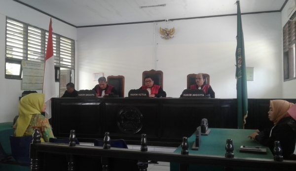 Sidang Kasus Korupsi Adik Rusda Mahmud Ditunda