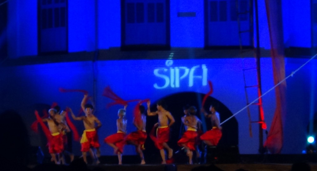 Malam grand oppening  Solo International Performing Art (SIPA) dengan menunjukkan berbagai tarian dan seni. FOTO : BISMA SURYA KURNIAWAN