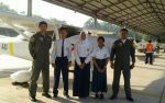 penghargaan berupa Joy Flight dengan menggunakan pesawat cessna diberikan kepada tiga siswa yang mempunyai nilai tertinggi untuk nilai Ujian Nasional Berbasis Komputer. FOTO : NADHIR