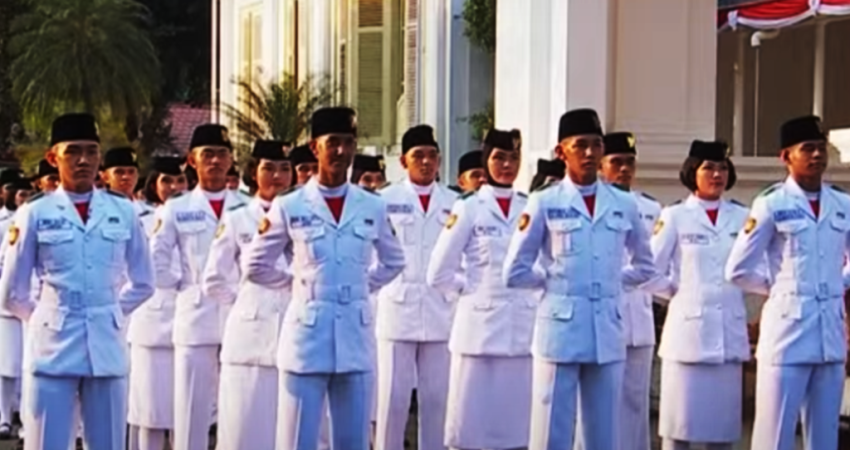 SMU Negeri 4 Kendari dan Baju Adat Dolomani Buton di Detik – Detik Proklamasi Kemerdekaan RI ke - 77