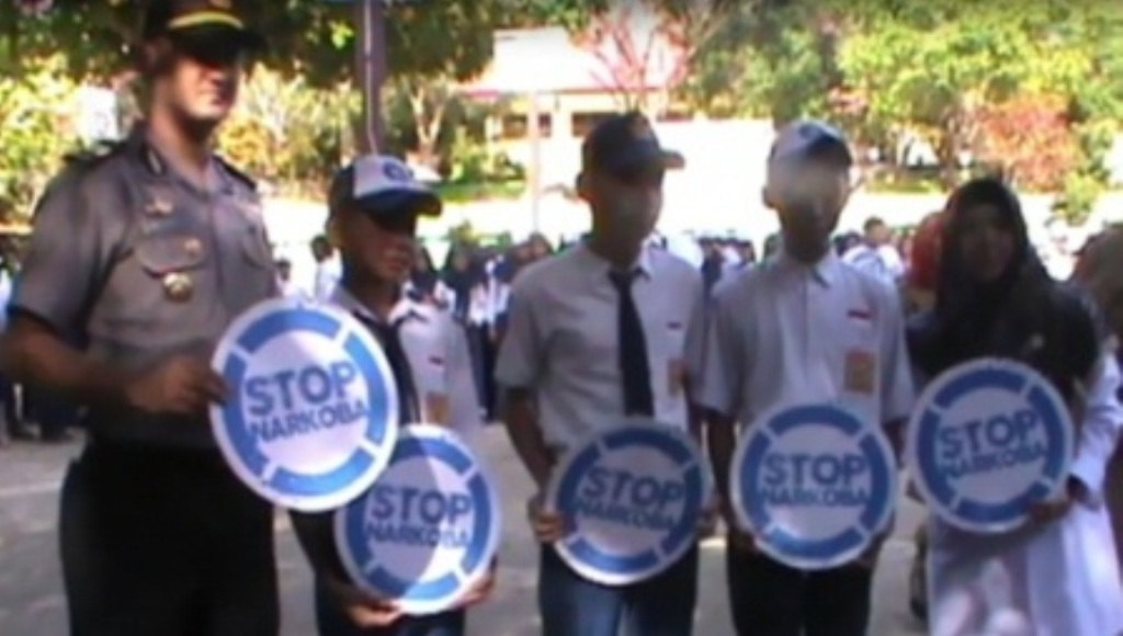 Polsek Mandonga dan BNN Sosialisasi Bahaya Pil PCC d SMPN 13 Kendari