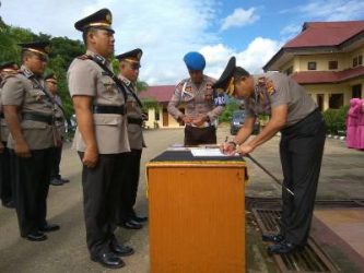 Tujuh Pejabat Polres Bombana Dimutasi