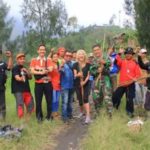 Kelompok pemuda yang tergabung dalam ART'S PALA Probolinggo Menggelar Penanaman 500 Pohon Eucaliptus. FOTO AHMAD SUGENG LAKSONO