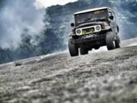 Jeef Hardtop yang digunakan oleh Wisatawan sebagai angkutan Umum menuju Wisata Gunung Bromo. FOTO : AHMAD SUGENG LAKSONO