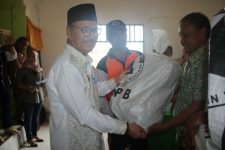 Bupati Konsel Salurkan Bantuan Korban Bencana Alam