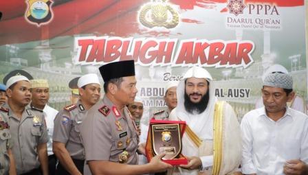 Imam Mesjidil Haram Mekkah Tauziyah di Mesjid Mapolda Sulsel