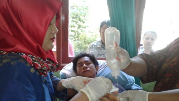 Mata Kanan Ditusuk Pakai Badik, Diduga Pelakunya Ibu dan Anak