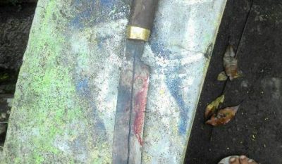 badik inilah yang digunakan untuk menggorok dirinya akibat stres setelah di usir  istrinya. FOTO : SYAMSUDDIN