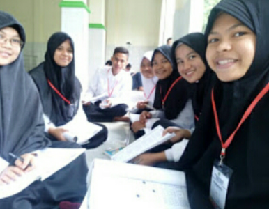 Tujuh Santriwan dan Santriwati asal Bantaeng ini bisa memilih tempat kuliah di Universitas terkemuka di indonesia setelah lulus Program PBSB. FOTO : SYAMSUDDIN