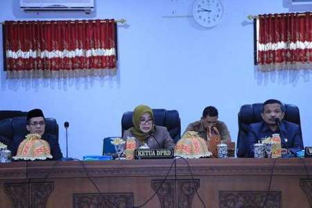 Sidang Paripurna DPRD Kabupaten Bantaeng Tentang LKPJ Bupati Tahun 2016 di Aula DPRD Bantaeng FOTO : SYAMSUDDIN