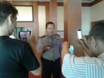 Ketua satgas Saber Pungli Kabupaten Bantaeng Kompol Suprianto saat memberikan keterangan pers. FOTO : SYAMSUDDIN