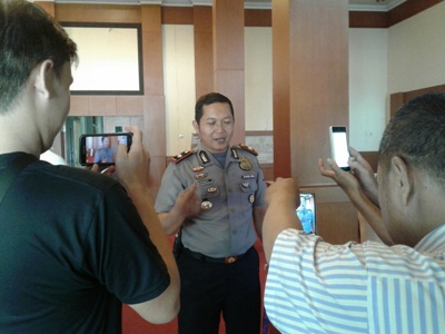Ketua satgas Saber Pungli Kabupaten Bantaeng Kompol Suprianto saat memberikan keterangan pers. FOTO : SYAMSUDDIN
