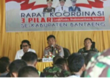 Kapolres Bantaeng AKBP Adip Rojikan saat memimpin rapat koordinasi tiga pilar Kabupaten bantaeng di mapolres. FOTO : SYAMSUDDIN