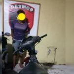 Tersangka pencuri ranmor bersama barang buktinya di mapolres Bantaeng. FOTO : SYAMSUDDIN