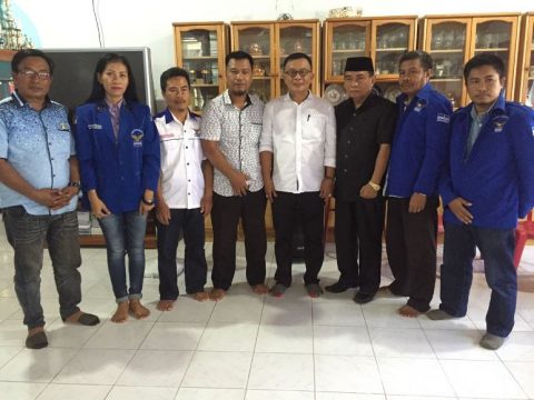 bakal Calon Bupati Konawe H. Syamsul Ibrahim SE. M.Si Foto bersama jajaran pengurus DPD Partai Demokrat Konawe. FOTO : IST