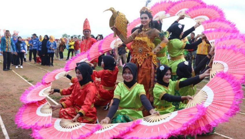 Sambut Hari Jadi ke 16, Pemda Konsel Gelar Pawai Budaya﻿ (1)