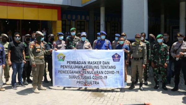 Tim Satgas Covid 19 Pemprov Sultra Bagi Masker Gratis dan Penyuluhan Keliling