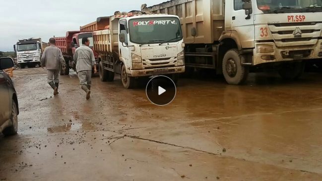 Merasa Tak Diberi Kompensasi Dari PT. VDNI, Warga Blokir Houling