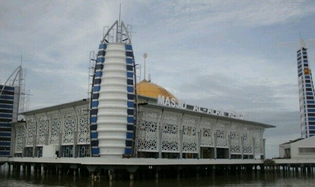 Euforia Masjid Al-Alam, Antara Tempat Wisata atau Tempat Ibadah