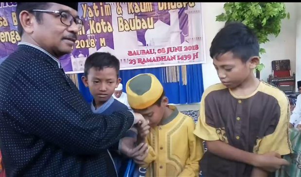 Berbagi Bersama Kaum Dhuafa dan Anak Yatim, Ini Pesan Pj Walikota Bau – bau