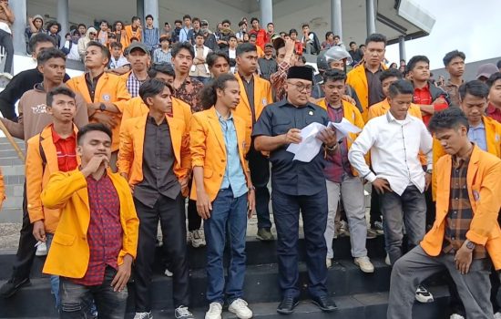 DPRD Sultra Respon 9 Tuntutan KBM UHO Kendari