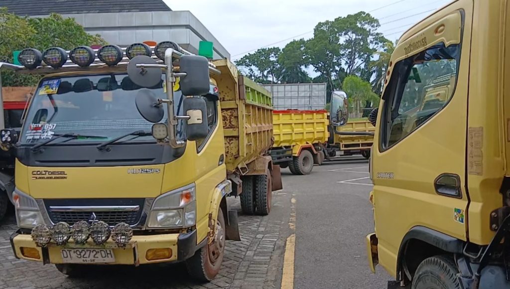 Komisi III DPRD Sultra Berhasil, 170 Driver Dump Truck Kembali Bekerja