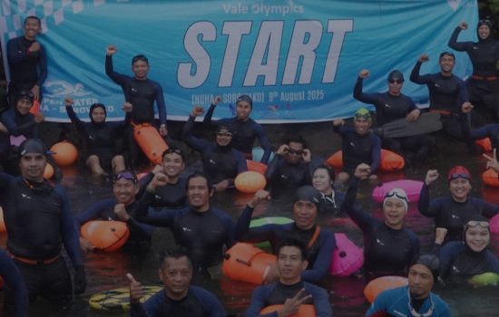 PT Vale Rayakan Open Water Renang Lintas Danau di Sorowako