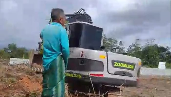 Hasan Halau Escavator Brimob Polda Sultra saat Tanaman Buat Menghidupi Keluarga Digusur