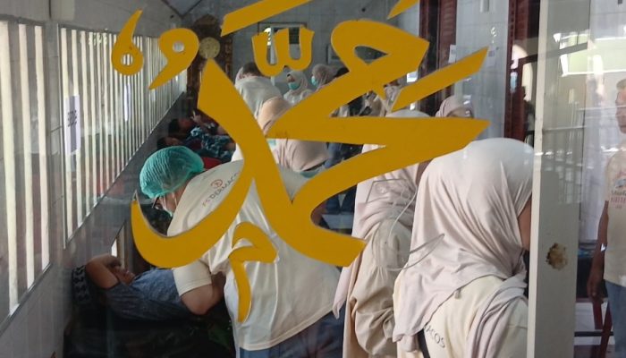 FK UNHAS Gelar Bakti Sosial Khitanan Massal di Masjid Taqwa Tompong Bantaeng