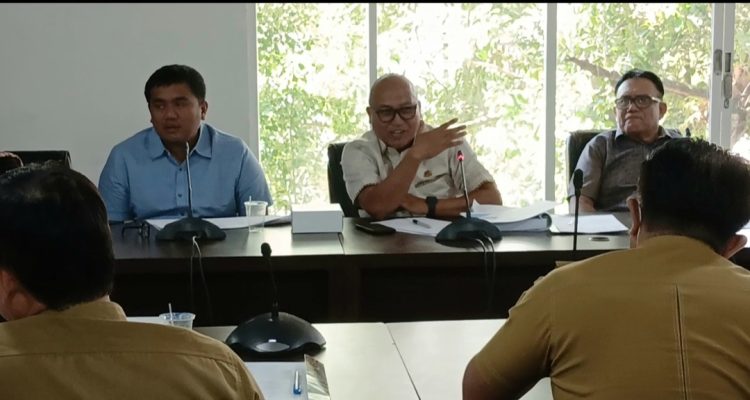 Rapat Kerja Komisi II DPRD Sultra,  Evaluasi 13 OPD 