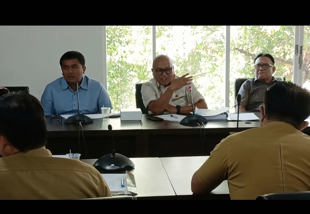 Rapat Kerja Komisi II DPRD Sultra,  Evaluasi 13 OPD 
