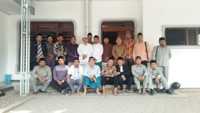 Caleg Lintas Partai Sowan Gus Bab Minta Restu