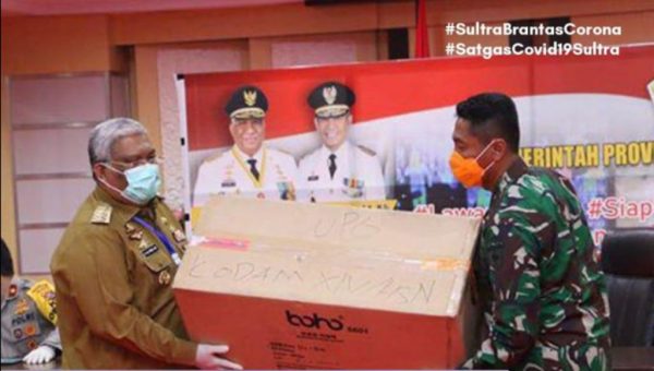 Serah Terima APD dari Pandam XIV Hasanuddin kepada Gubernur Ali Mazi