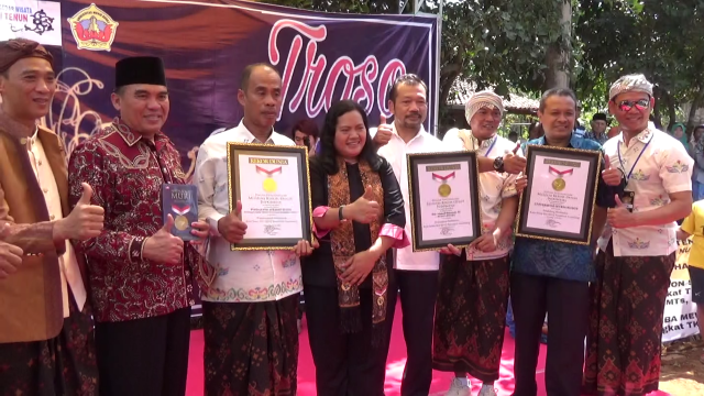 Kain Tenun Troso Raih MURI, Memiliki Panjang 217 Meter