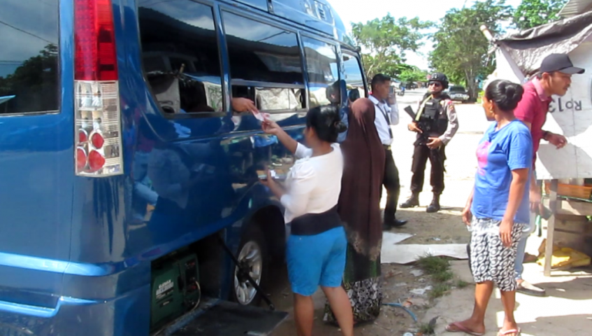 Warga Kini Manfaatkan Mobil Kas Keliling Untuk Tukar Uang Lusuh