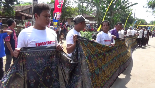 Kain Tenun Troso Raih MURI, Memiliki Panjang 217 Meter