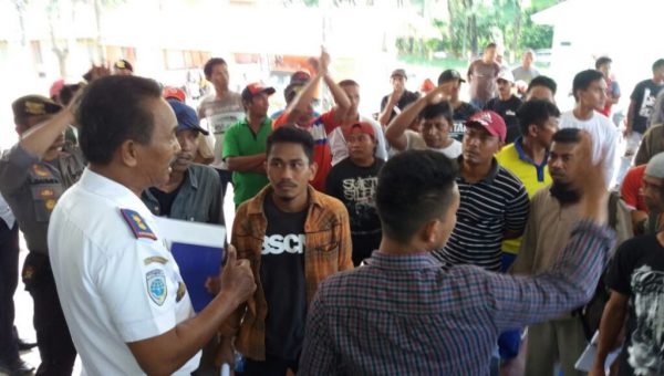 Angkutan Ilegal Marak Beroperasi di Muna, Sopir Angkutan Umum Minta Kadishub Dicopot