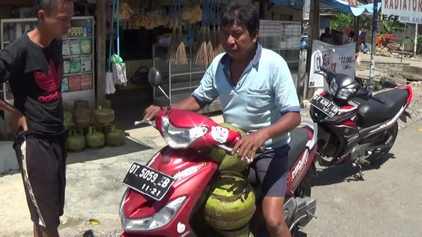 Harga tabung gas ukuran 3 kilogram di kolaka Langkah dan mahal. FOTO : ASDAR LANTORO