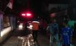Tim pemadam kebakaran saat melakukan pemadaman api di lokasi kejadian perkara di Kartasura. FOTO : BISMA SURYA KURNIAWAN