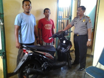 Kapolsek Langsa Timur IPTU Hasrul Irfan dan Kanit Intel Polsek Dodi Irawan. FOTO : ROBY SINAGA