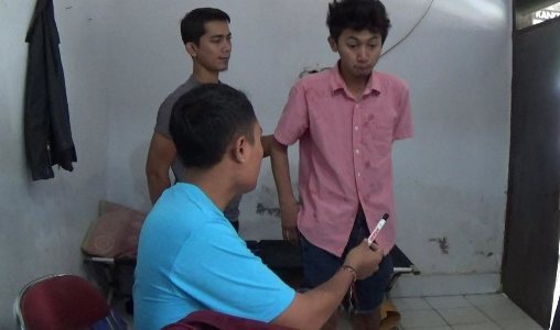 Tersangka Pengedar Barkoba jenis Sabu Dedi oleh jajaran Satnarkoba Polres Kolaka. FOTO : ASDAR LANTORO