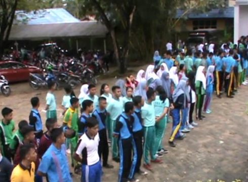 Siswa Siswi SMA se kota kendari saat mengikuti seleksi calon pengibar bendera merah putih di HUT RI tanggal 17 agustus 2017 mendatang. FOTO : FEBRI